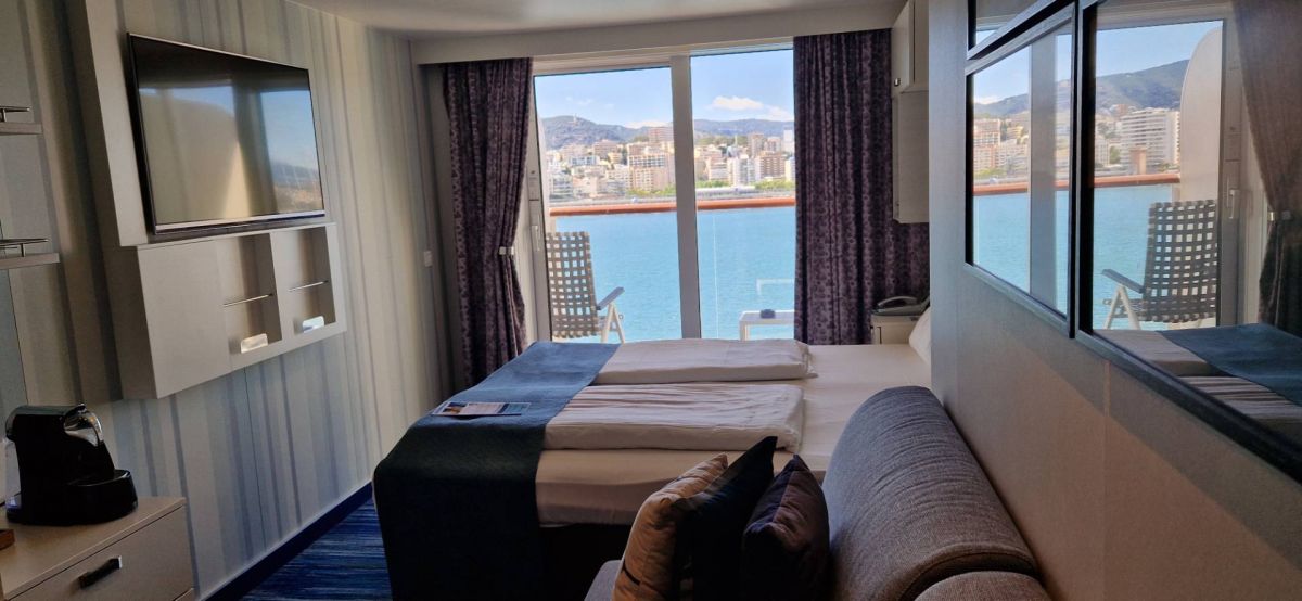 Kabinenfoto - auf Mein Schiff 1 - Balkonkabine - Nummer 7064 - Kreuzfahrt Mittelmeer - 2025